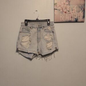 American Eagle Size 2 Light Wash Destroyed Mom Short Jean Shorts